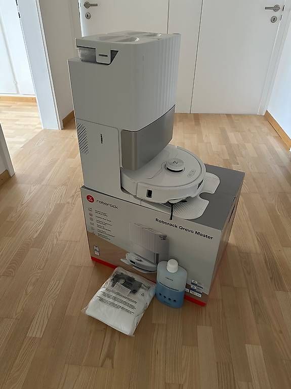 Roborock Aspirateurs & Accessoires: Roborock Qrevo Master mit Multifunktions-Dockingstation – D'occasion à Uitikon Waldegg par anton_asb