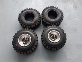 Kartreifen/Pneu mit Spikes