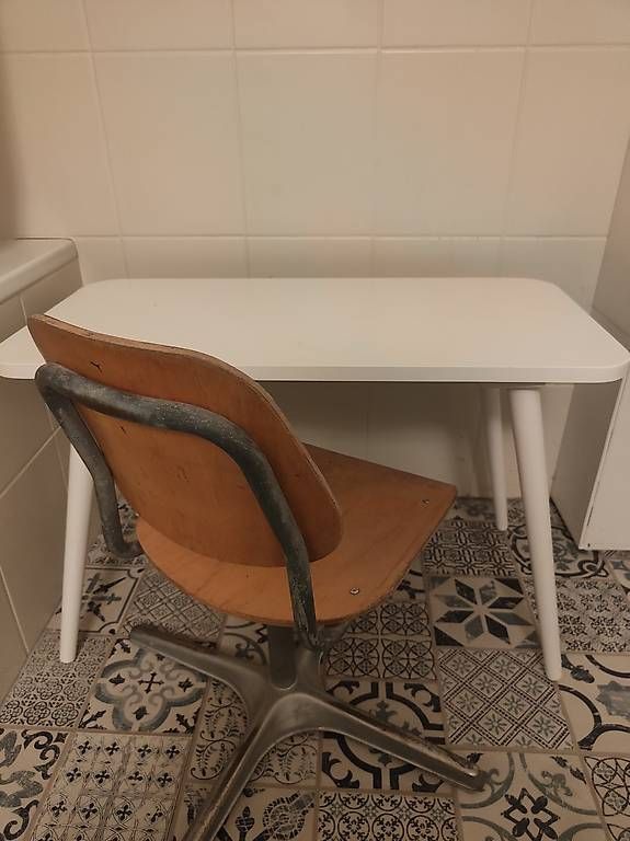 Tavoli: Bureau table et chaise enfant  – Usato da fribourg venduto da pegalex 3