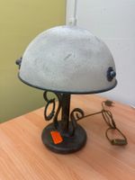 Vintage Tischlampe mit mattiertem Metallschirm & -fuss