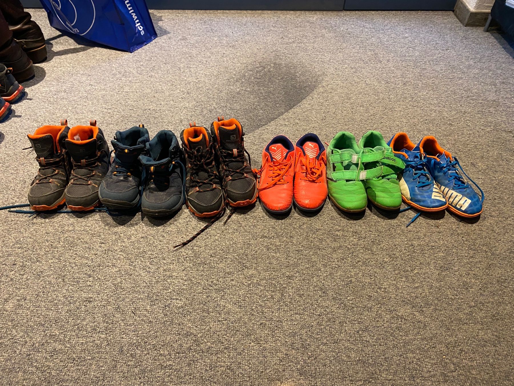 Scarpe per ragazzi: 6 Paar Kinder-Schuhe GR. 30-35.5 – Usato da Waltalingen venduto da olhu76