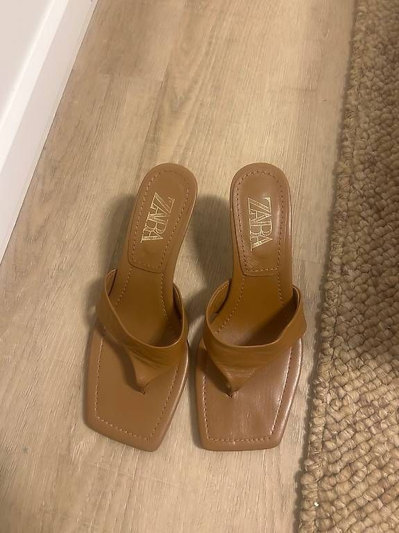 Damenschuhe: Zara Sandalen 38 – Gebraucht aus Muttenz von smile62