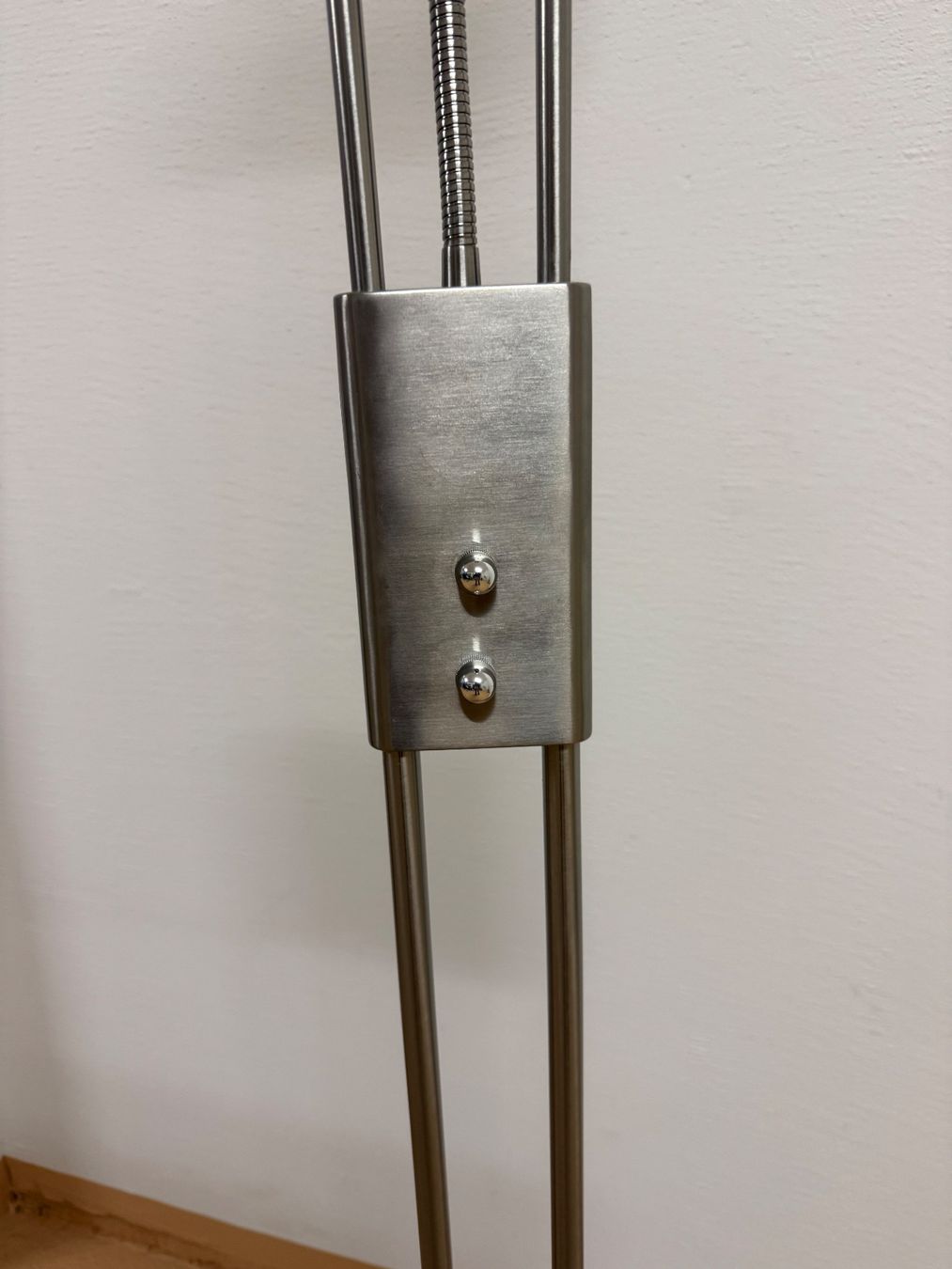 Lampade: Stehlampe – Usato da Schänis venduto da Sandro.86 2