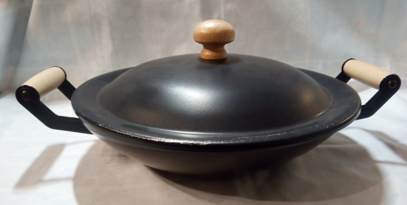 Padelle: Wok mit Metalldeckel Durchmesser 36 cm – Usato da Werdenberg venduto da EXA-Secondhand