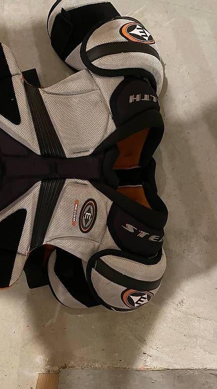 Protezioni & Imbottiture: Hockey Panzer gr. M – Usato da Liebefeld venduto da ottas 1