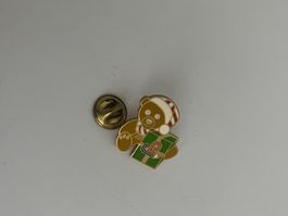 Pin Bär mit Geschenk
