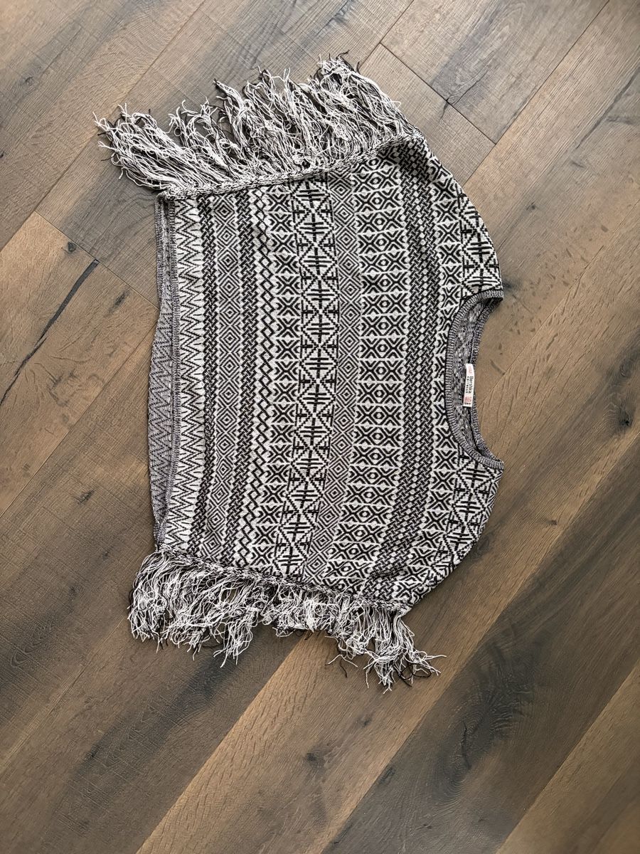 Bolero: Poncho mit Fransen, Ethno-Muster  – Usato da Lachen SZ venduto da AnSi88