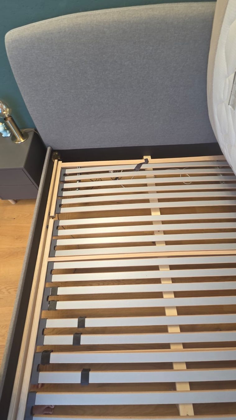 Lits: Bett 140cm inkl. Lattenrost – D'occasion à Wallisellen par sarotome 1