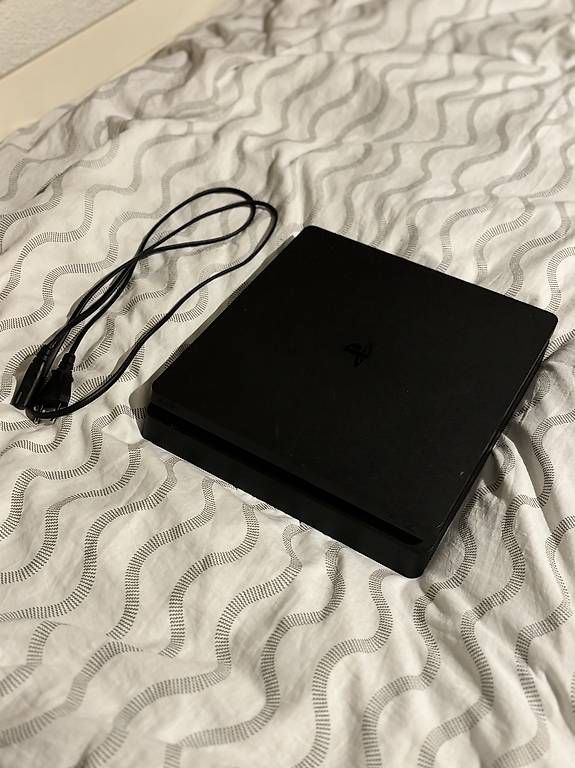 Konsolen: Sony PlayStation 4 slim – Gebraucht aus Rickenbach ZH von dimitri03