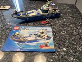 Lego Polizei Schiff komplett.