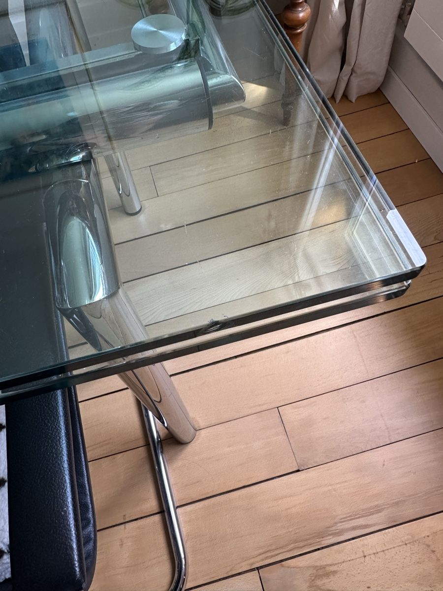 Set di tavolo e panche: Moderner Esstisch mit Glasplatte und 4 Lederstühlen – Usato da Luzern venduto da nicole____ 2