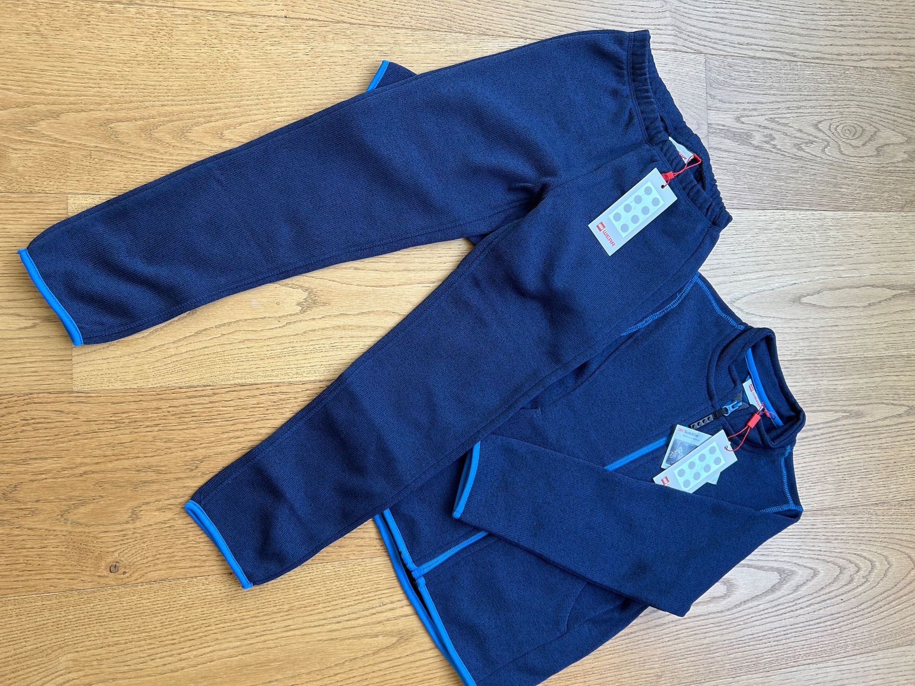 Lego Lotti & Set di vestiti: LEGO Freizeitanzug (Hose + Pulli) Gr 116 – Nuovo e nell'imballaggio originale da Rothrist venduto da szc_9dg5