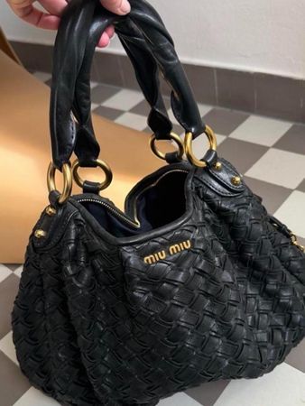 Miu Miu Handtasche geflochtenes Leder schwarz gross