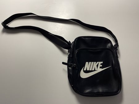 Nike Handtasche schwarz Kunstleder