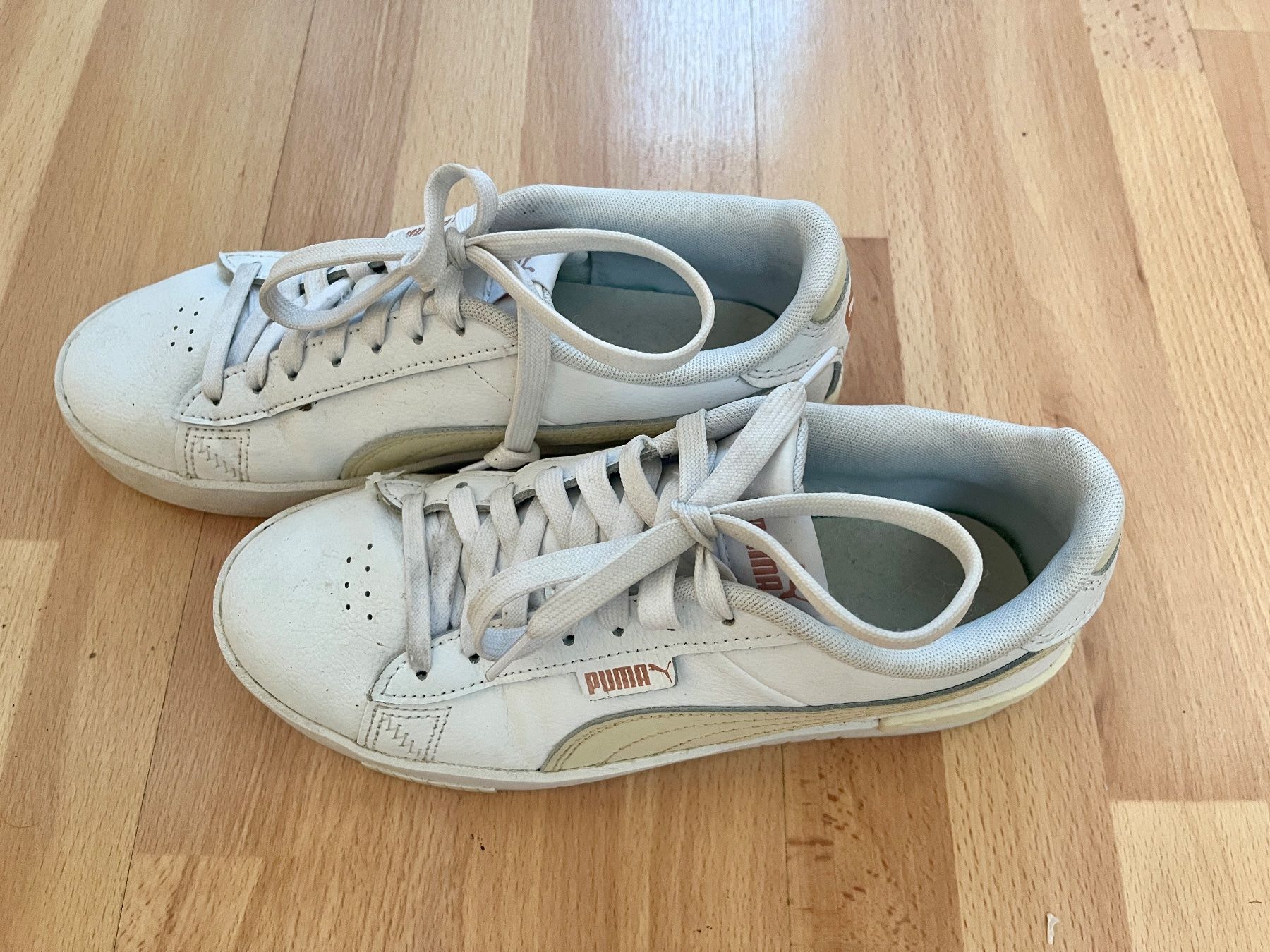 Puma Damenschuhe: Puma Turnschuhe weiss-gelb – Gebraucht aus Strengelbach von Lucaernest