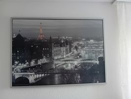 Wandbild Paris bei Nacht schwarz weiss mit Rahmen Silbermatt