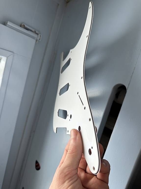 Pareti & Soffitti: stratocaster Pickguard – Usato da Zürich venduto da tuffcookie 3