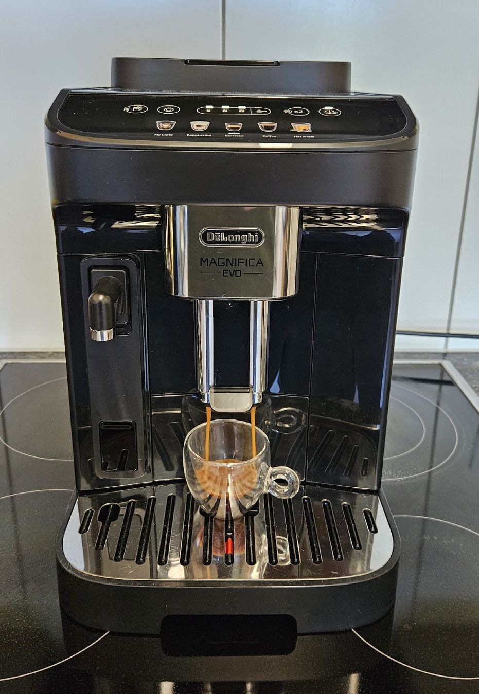 De'Longhi Kaffeemaschinen & Espressomaschinen: De'Longhi Magnifica Evo  – Gebraucht aus Dietikon von StefanAl