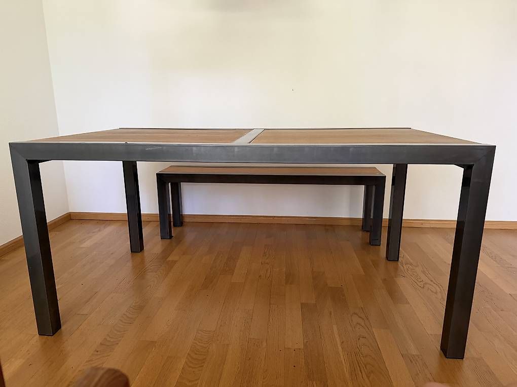 Set di tavolo e panche: Schöner Holztisch mit passender Sitzbank – Usato da Riehen venduto da pau_vl6b 3