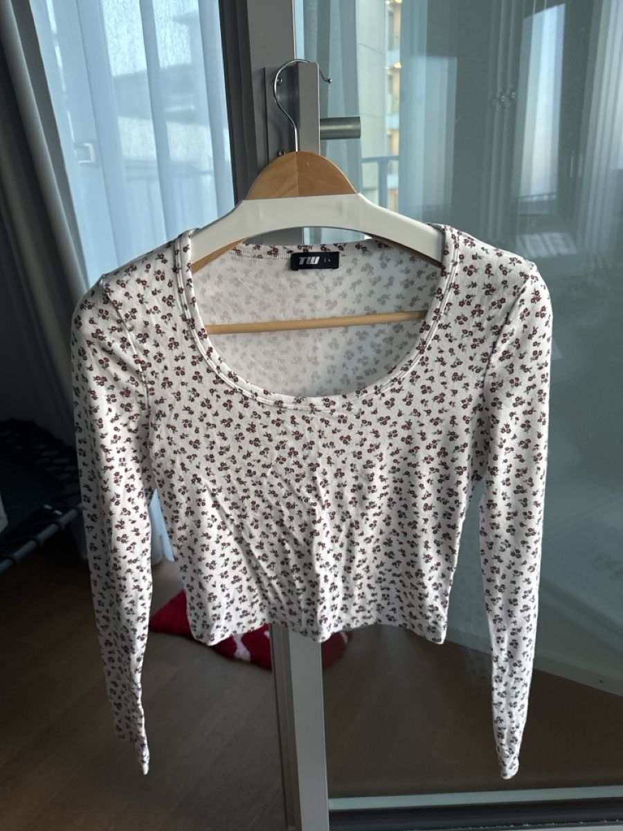 Tally Weijl Top: Damen Langarmshirt Blumenmuster – Usato da Uitikon Waldegg venduto da LoriCor