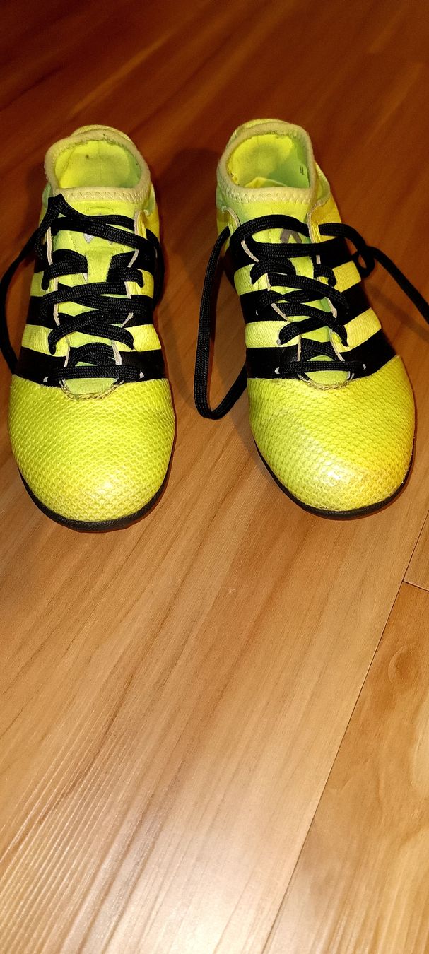 Adidas Scarpe per ragazzi: adidas Turnschuhe Halleschuhe gr 34 – Usato da Rümikon AG venduto da kar_8vy5 2