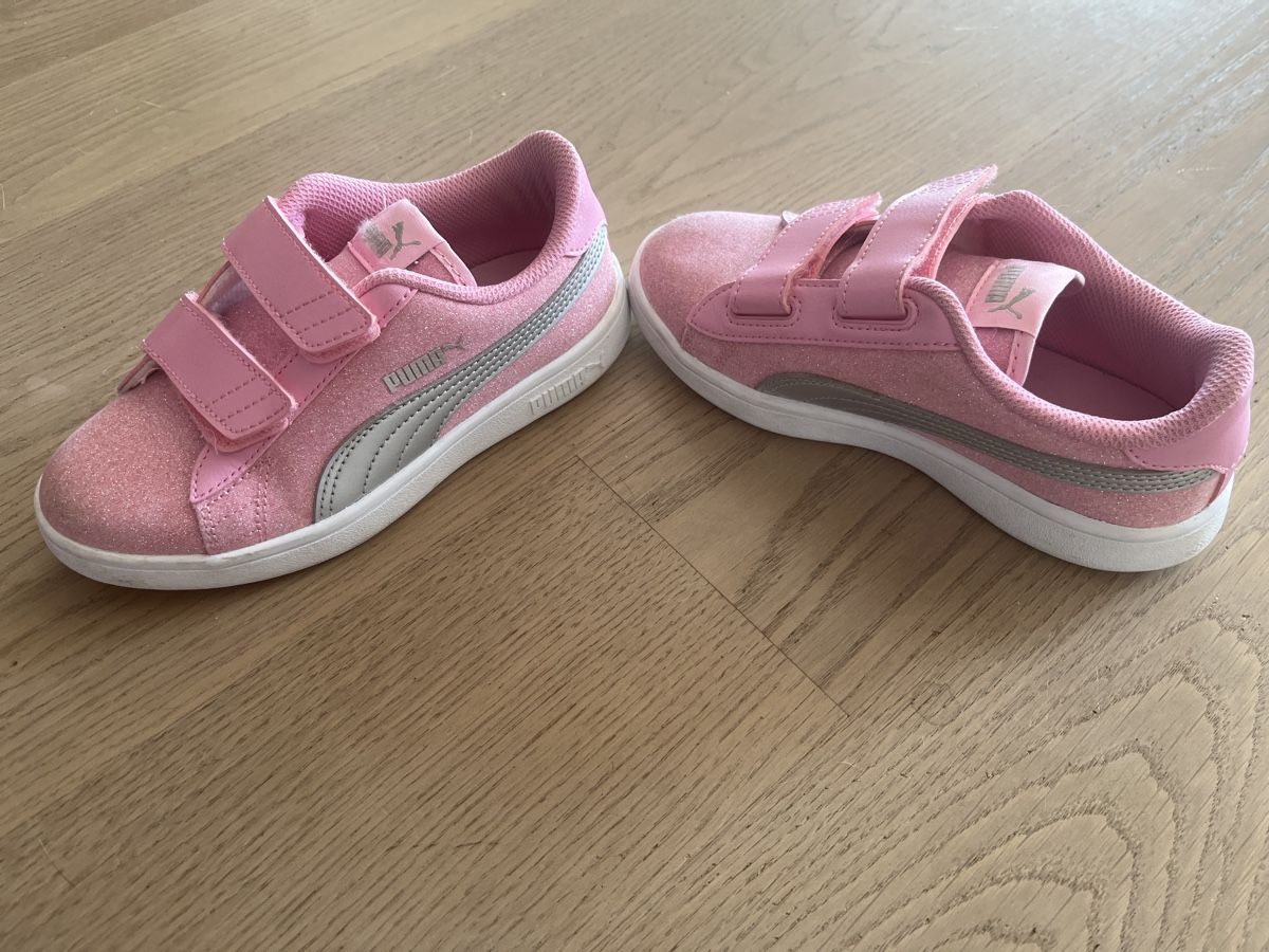 Puma Scarpe per ragazze: PUMA Sneaker Gr. 32 mit Klett – Usato da Brütten venduto da Aerox82 1