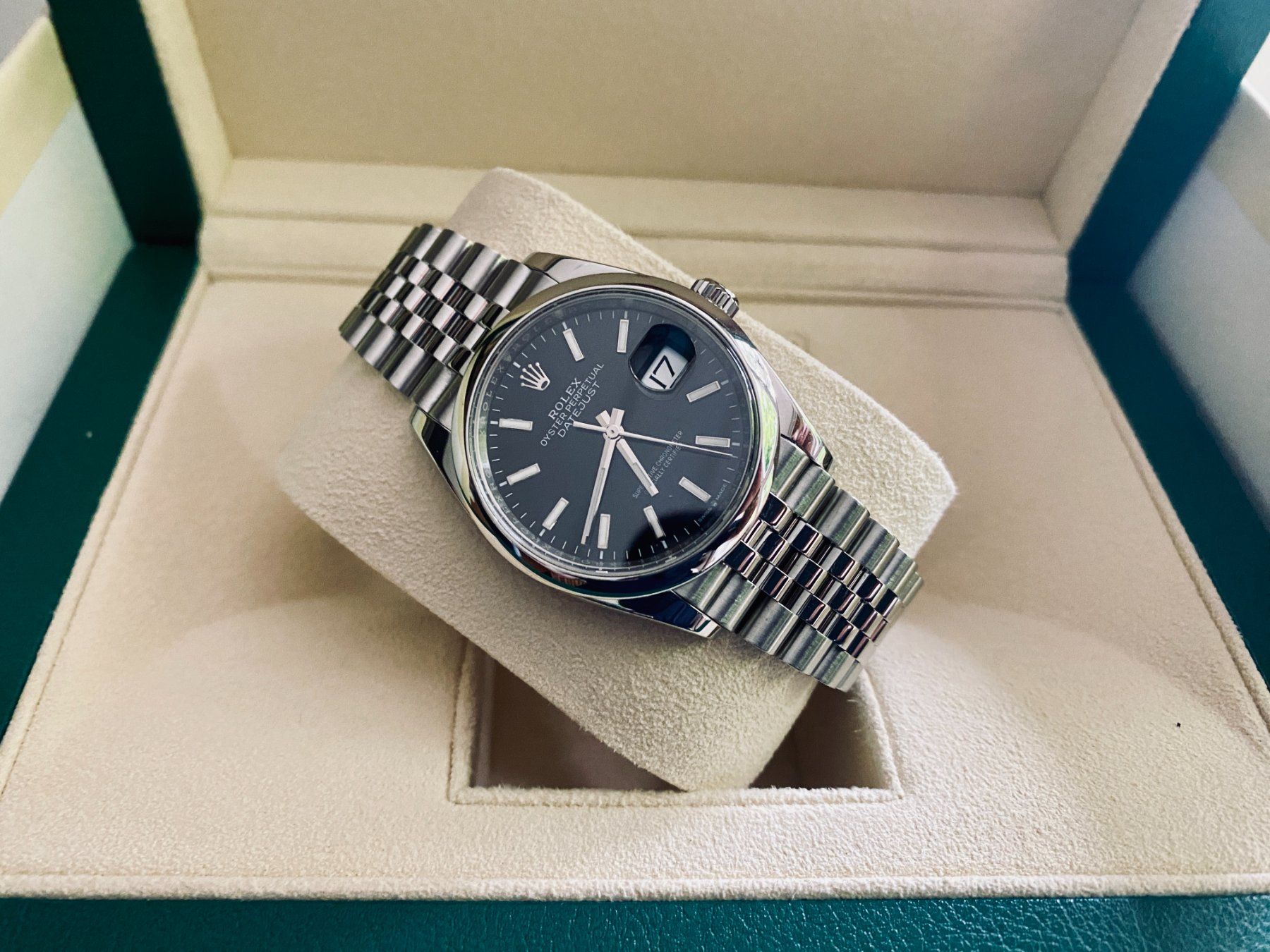 Rolex Orologi: Rolex Datejust 126200 black, jubilee strap – Usato da Genthod venduto da Fejmeo 1