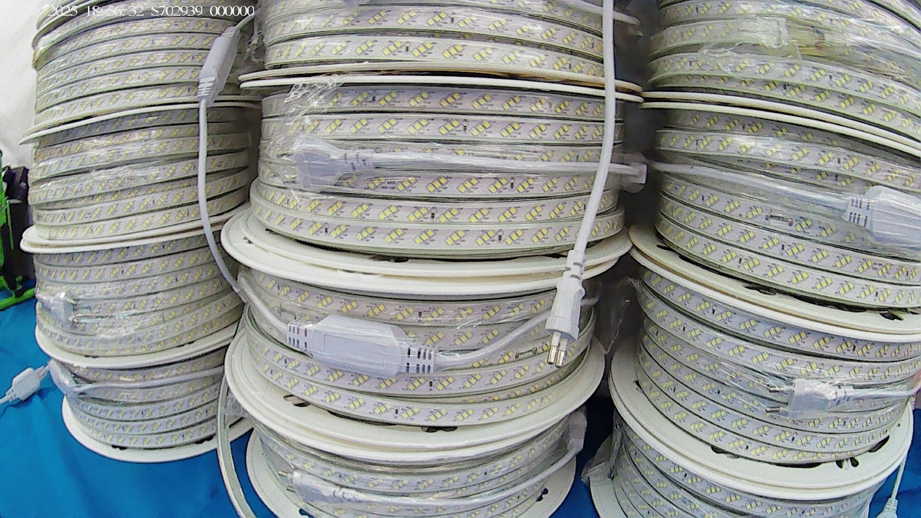 Lampen: 50 Meter 230V LED Band – Neu (gemäss Beschreibung) aus Zürich von Elektro-Material 3