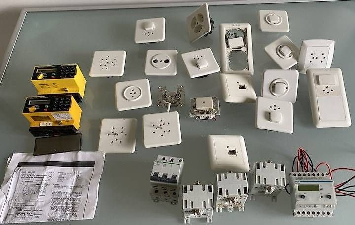 Hager Interruttori: Elektromaterial – Usato da Berg TG venduto da Napoleon168