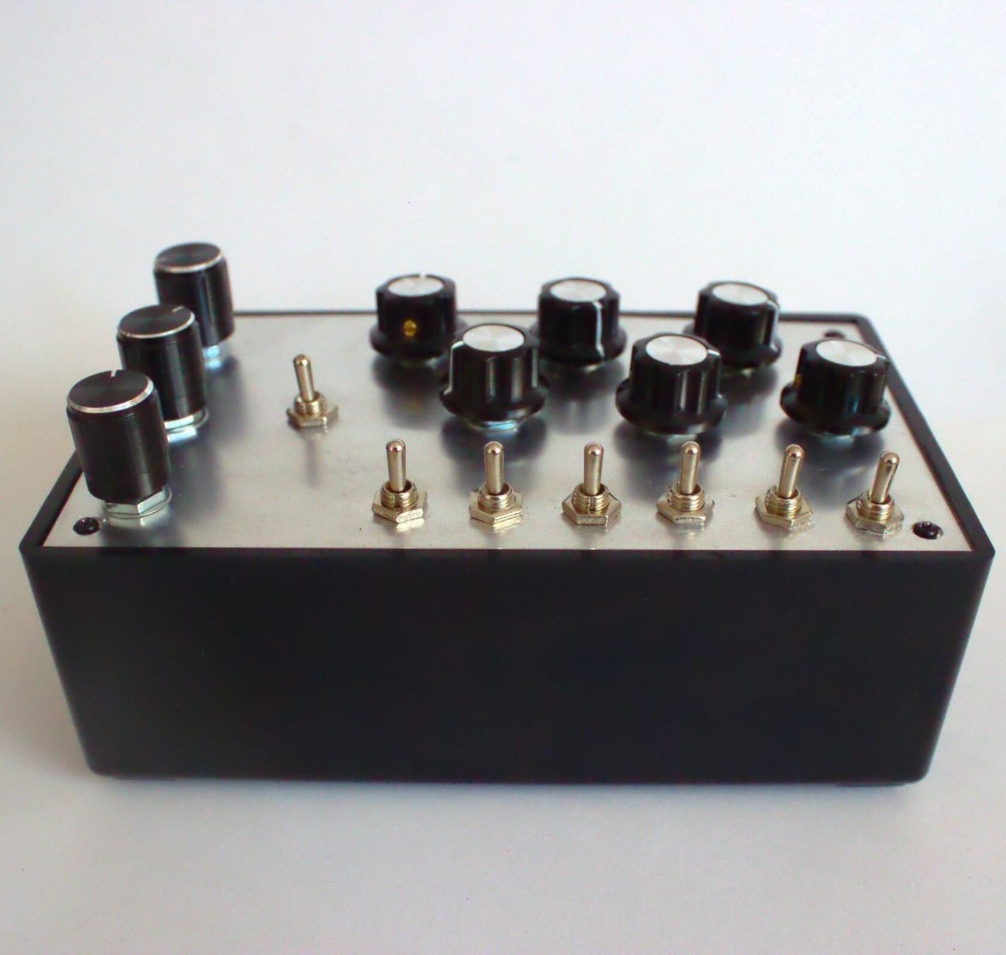 Instruments de musique: King Drone - analoger Drone Synthesizer mit 6 Oszillatoren – D'occasion à Bern par Huglimat 1