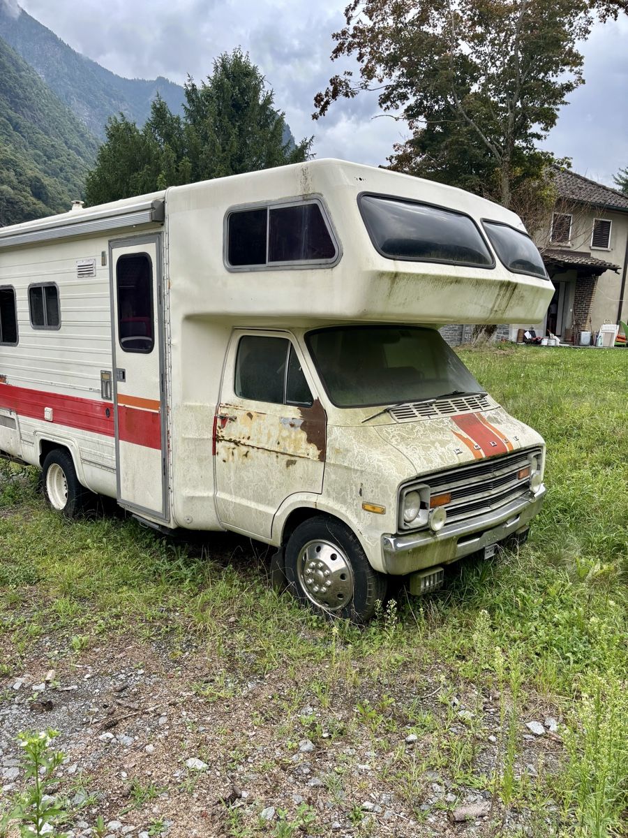 Dodge Véhicules de camping: Camper Dodge – Défectueux à Castaneda par Cisca84