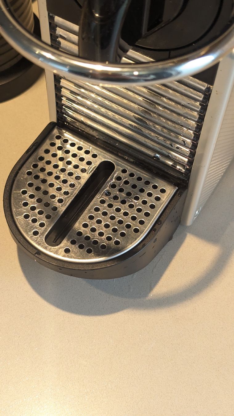 Nespresso Macchine per caffè & Macchine per espresso: Kaffeemaschine Nespresso Pixie silber gebraucht – Usato da St.Gallen venduto da reLapseOne 1