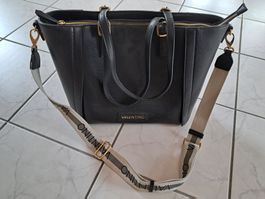 Neue Tasche Marke Valentino