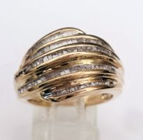 Goldring 10 ct mit Diamanten besetzt