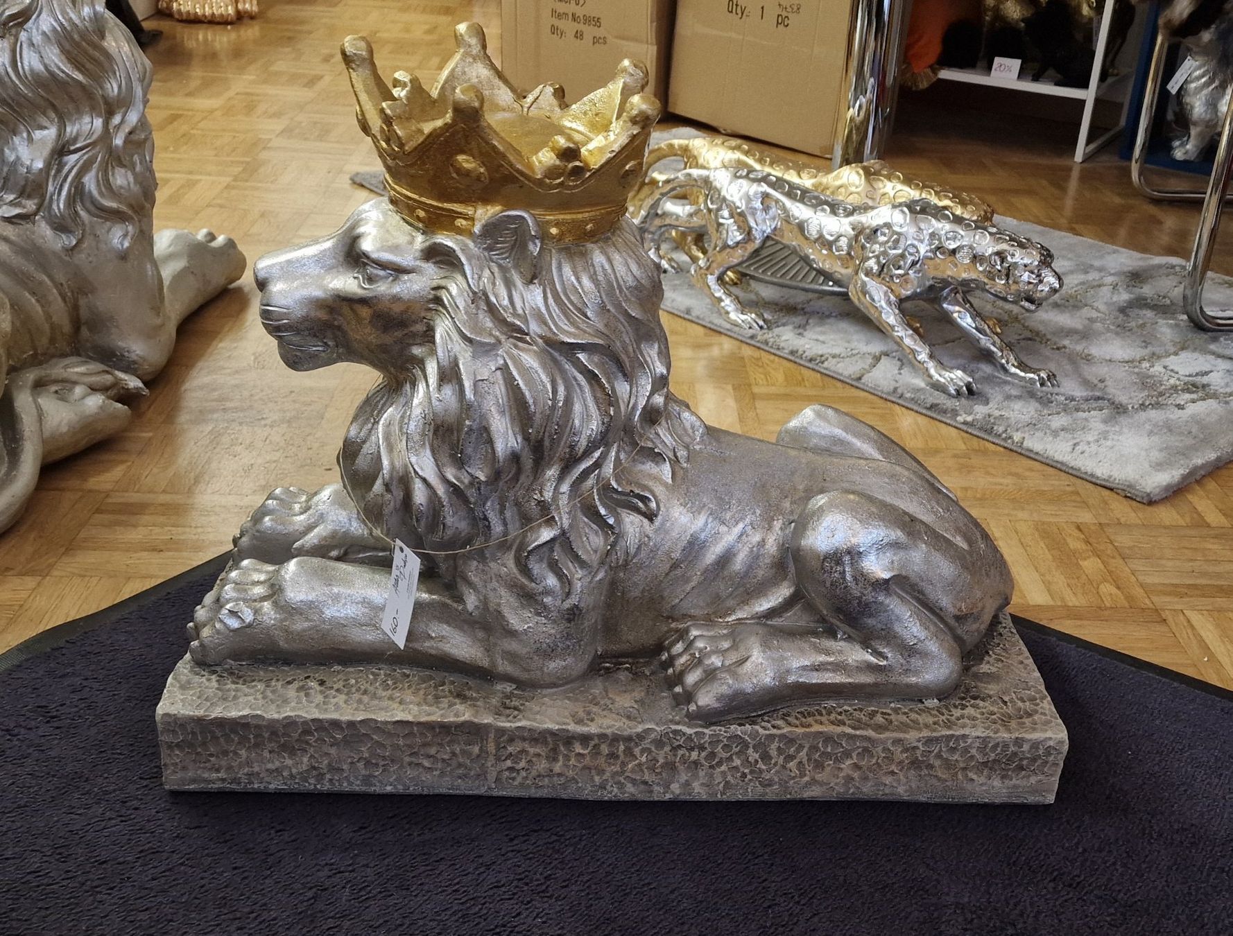 Skulpturen & Statuen: Löwe Silber mit Krone Gold Gross – Neu und originalverpackt aus Schaffhausen von AtelierPudesco 2