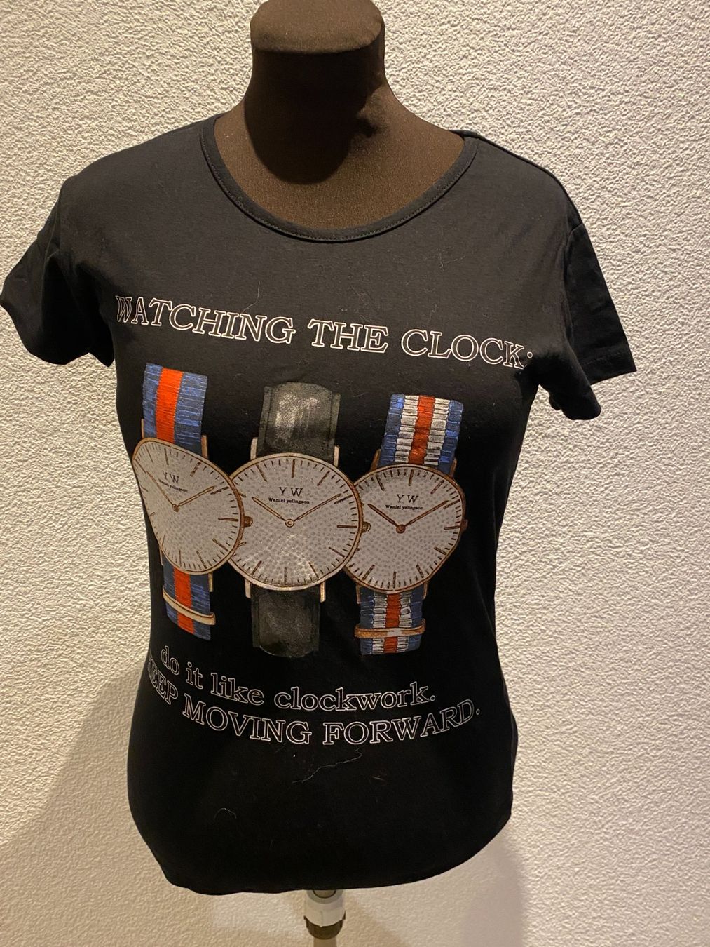 T-shirt: T-shirt neu M – Nuovo (secondo la descrizione) da Liestal venduto da aarroon
