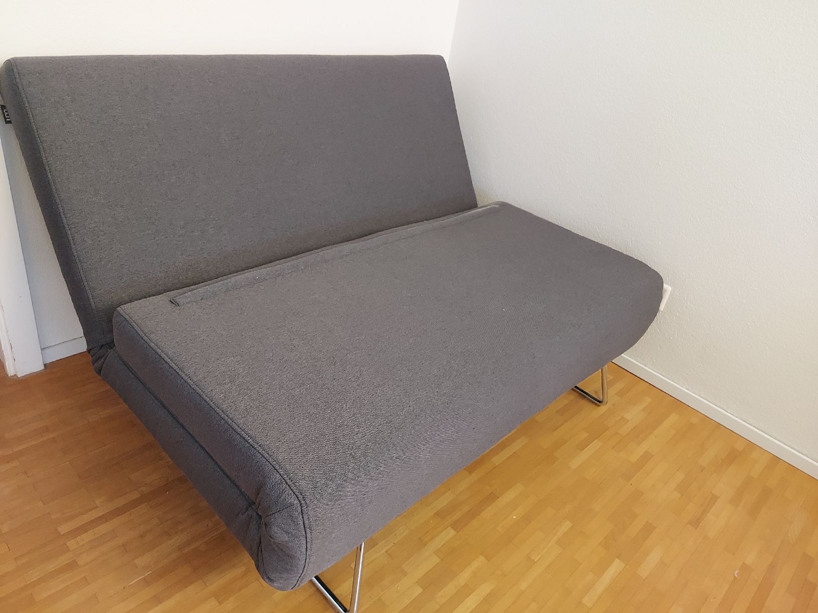 Divani: Graues Schlafsofa – Usato da Meisterschwanden venduto da phaus38 1