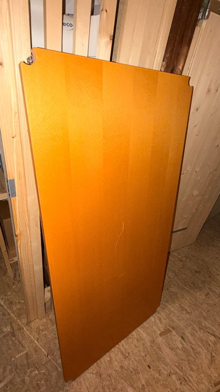 USM Schreibtische: USM Tisch beige/gelb – Gebraucht aus Zürich von pat_q7z9
