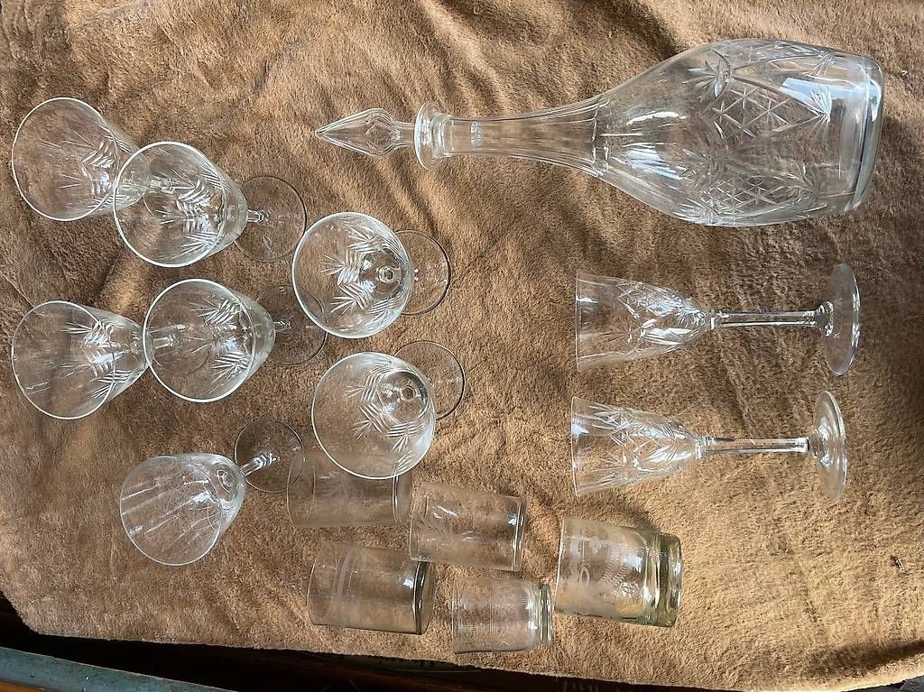 Caraffe: antike filigrane Glaskaraffe mit Deckel mit diversen Gläsern – Usato da Oberburg venduto da Tefi12 2