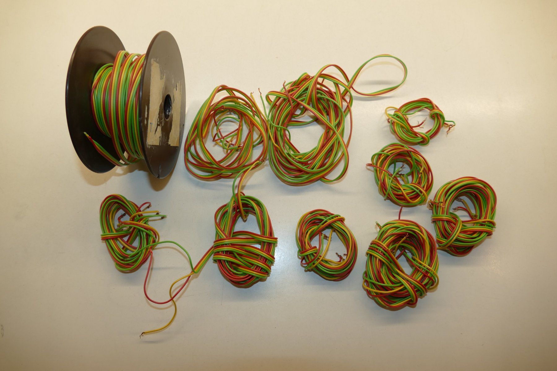 Modellini di ferrovie: Diverse Kabel 3-adrig – Usato da Niederhasli venduto da rail-duerst