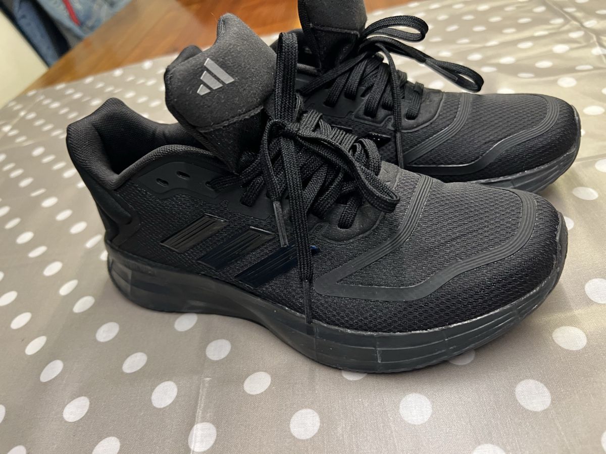 Adidas Scarpe da donna: Original Adidas Trainingsschuhe Grösse 39.5 Schwarz – Usato da Baar venduto da bili08 4