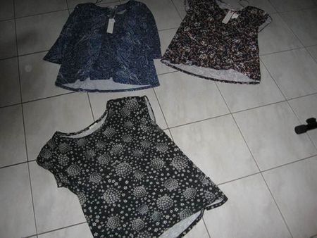 2 neue Esprit Tops, 1 neuwert. Shirt!