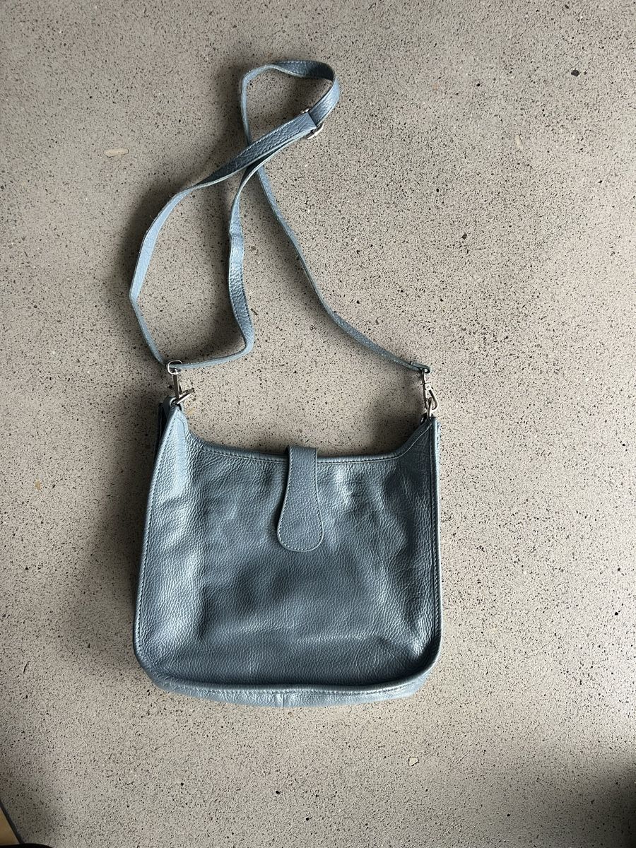 Altro in  Abbigliamento & Accessori: Hellblaue Schultertasche, Ökoleder – Usato da Richterswil venduto da Solemare47Nicole 1