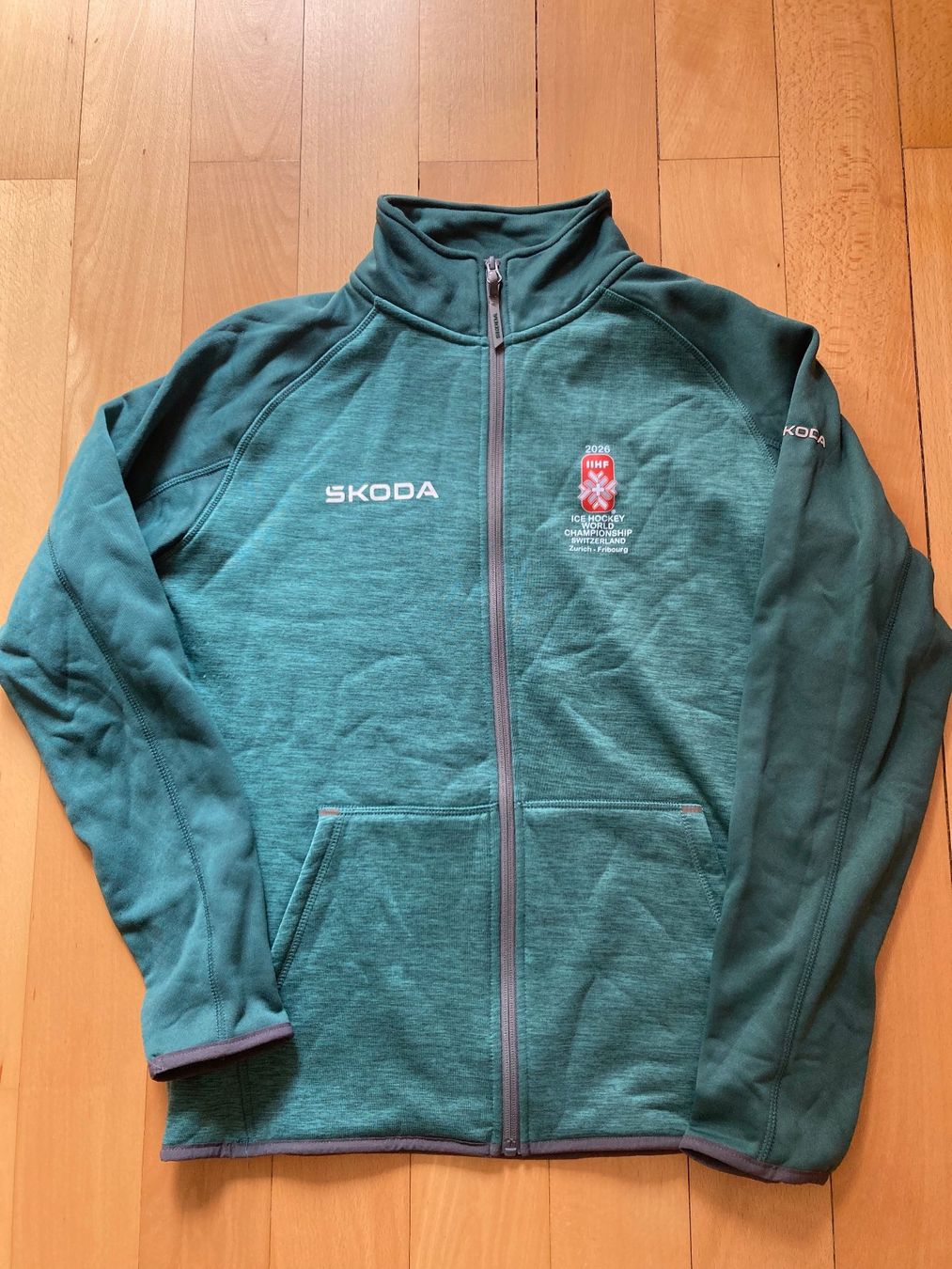 Pullover & Sweatshirts: Pullover Hockey-WM 2026 – Neu und originalverpackt aus Bern von FlorianS