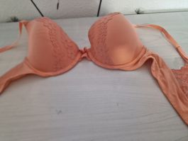 Peachfarbener BH mit Spitze, Grösse 85C- Sommerlich!
