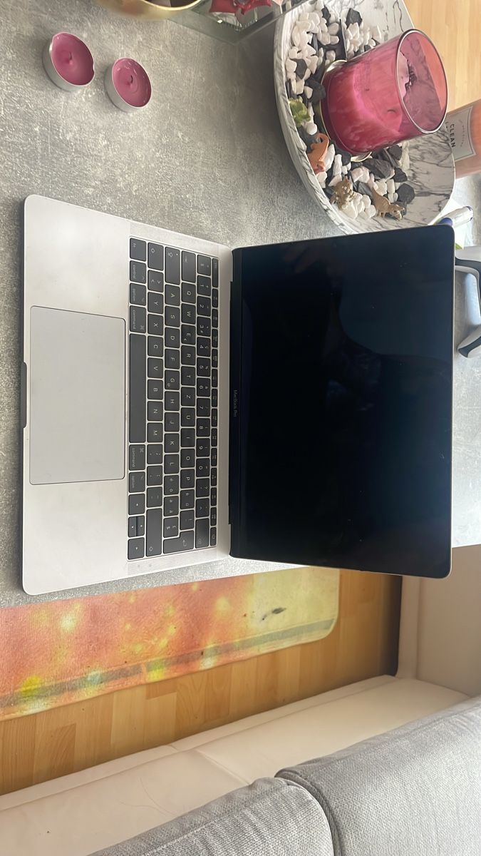 Apple Notebook: MacBook Pro 13-Zoll - Ideal für Studium oder Büroarbeit – Nuovo (secondo la descrizione) da Bad Zurzach venduto da mro_bp9f