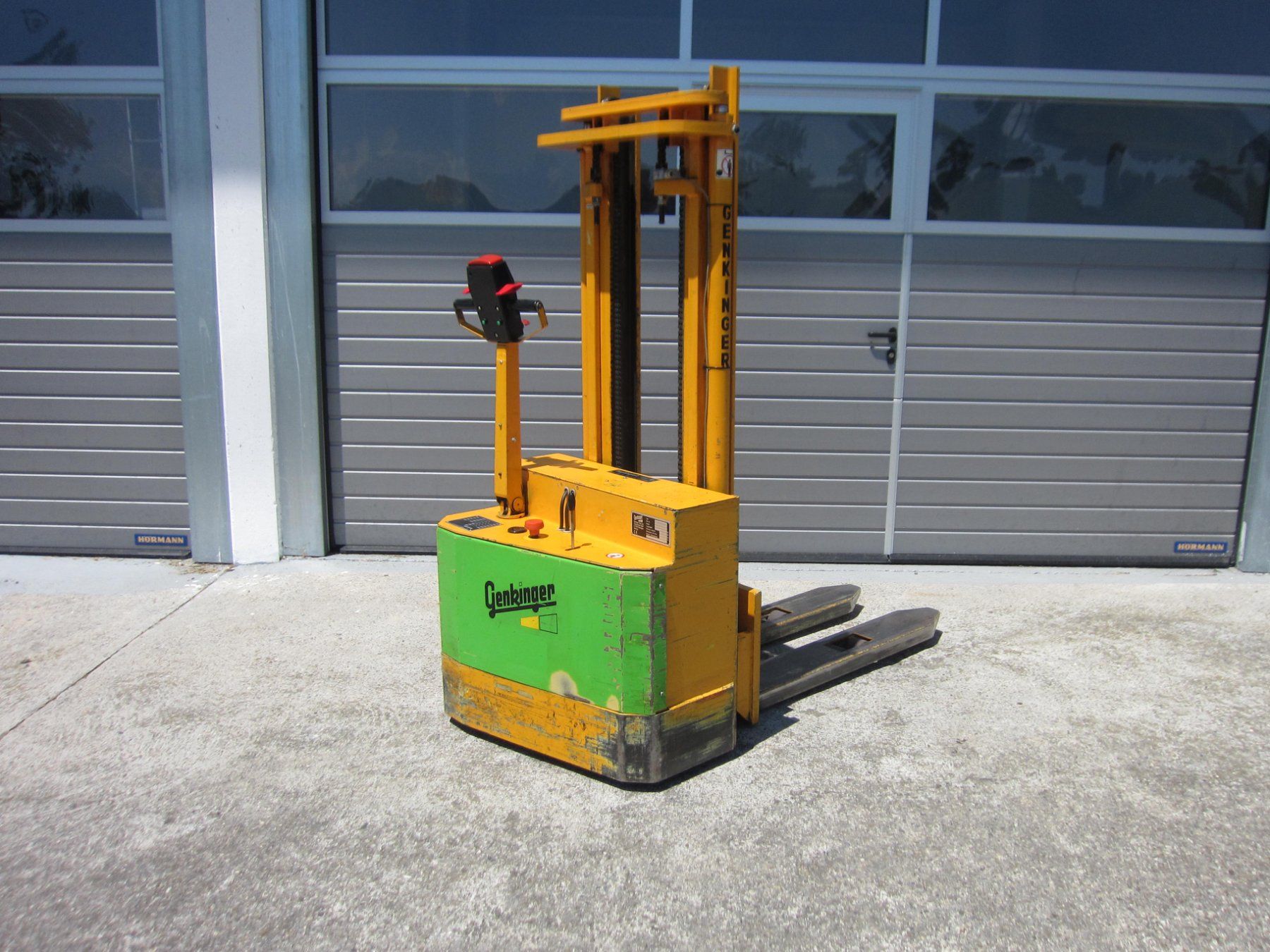 Ameise Carrelli elevatori e a forche: Ameise, Stapler, Deichselstapler, max. 1250kg, max. 3.00m – Usato da Hämikon venduto da Hochstapler99