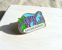 • Saltasaurus Reptil Saurier Versand möglich      Pin A1.54