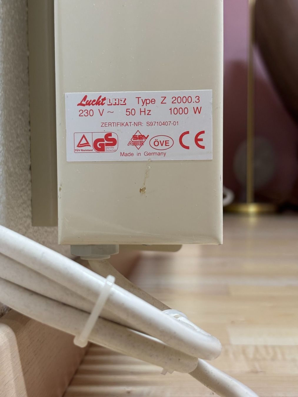 Radiateurs: elektrische Flächenspeicherheizung – D'occasion à Vordemwald par han_btw8 2