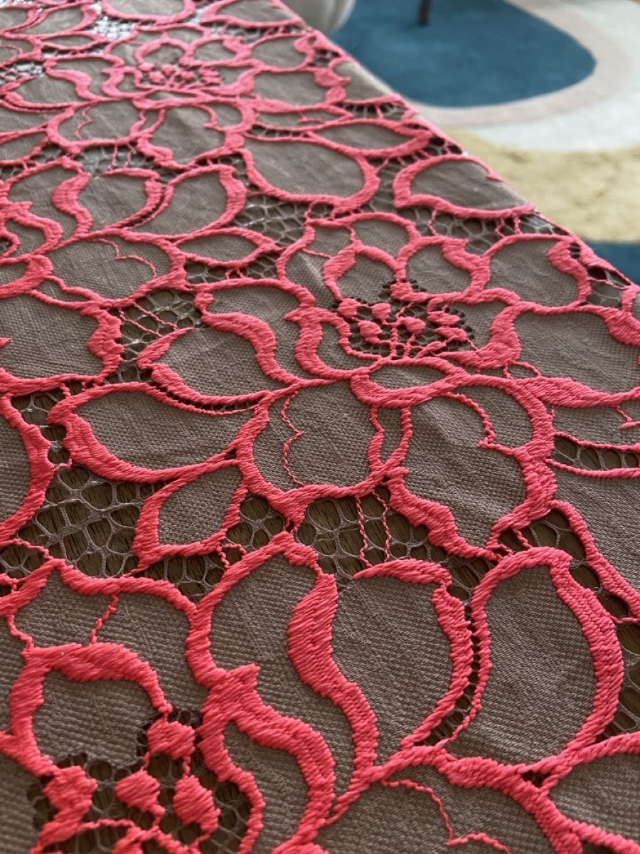 Autre linge de table: Rosa Blumen-Tischdeckenstoff – Neuf avec emballage d'origine à Kriens par Gallery-Vimala 3